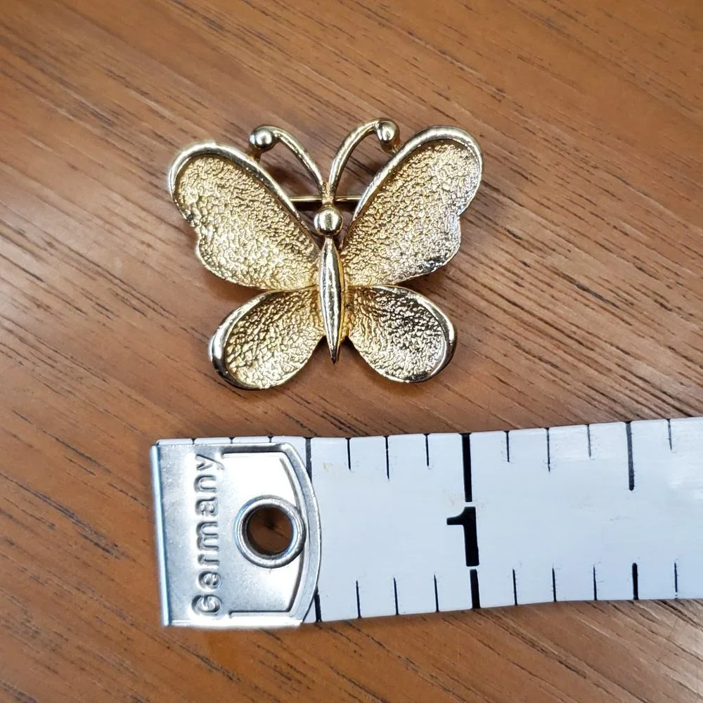 Vintage | Sarah Conventry | Gold Tone Small Butterfly Brooch Shoulder Pin - Picture 5 of 6
